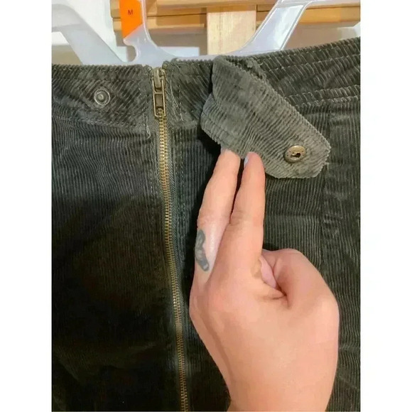 Blue Spice corduroy front zip and button mini skirt green size 11 - Picture 2 of 6